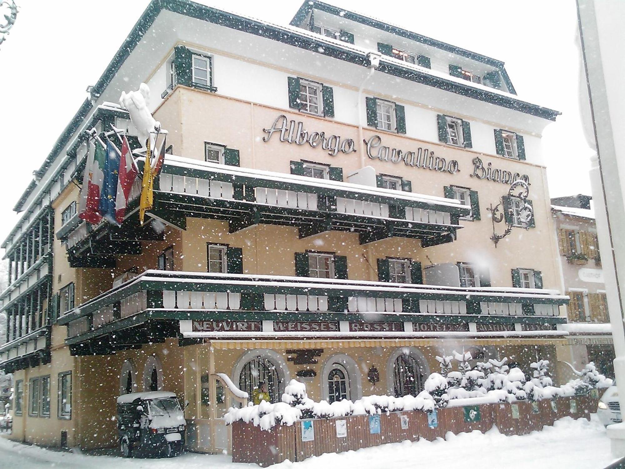 Hotel Cavallino Bianco - Weisses Roessl San Candido Exterior foto